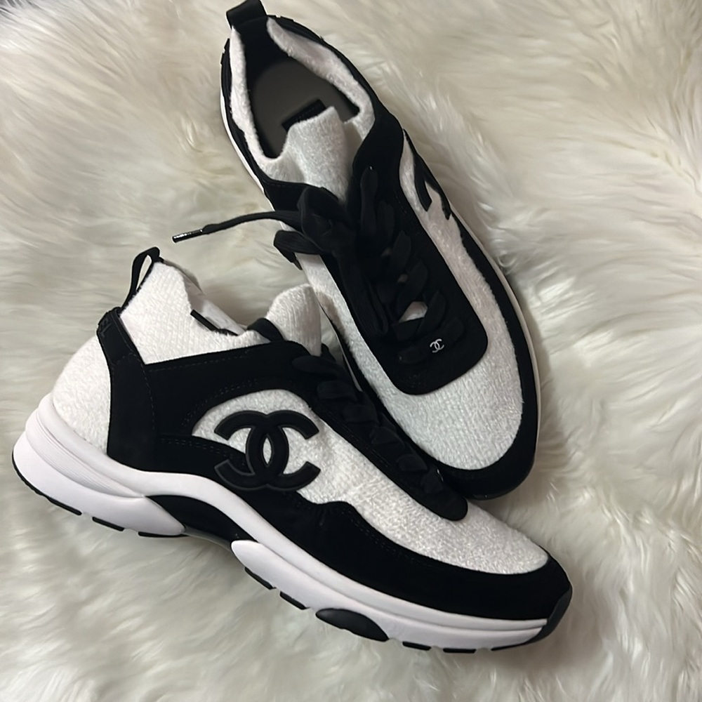CHANEL 21A BLACK AND WHITE FABRIC AND SUEDE